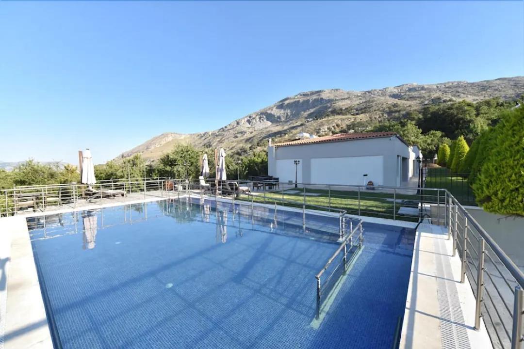 Alexander Mountain Hotel